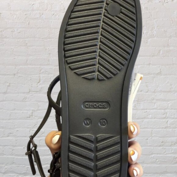 Size 10 CROCS Women's Sleek Black Sandals NWT - Picture 3 of 3